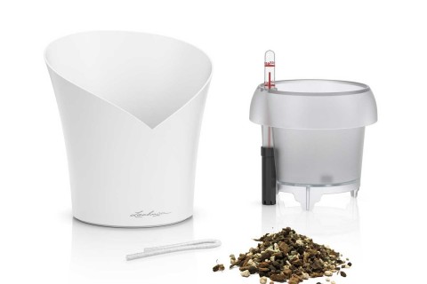 حوض بلاستيك مع نظام ري ذاتي	