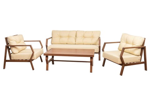 جلسة خارجية مع طاولة وسط