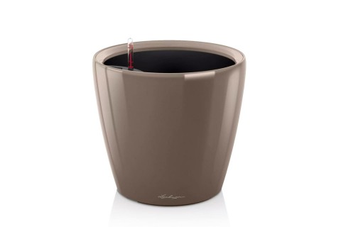 مركن مع نظام ري ذاتي 