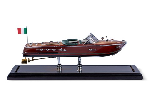 مجسم قارب ريفا أريستون مع قاعدة عرض