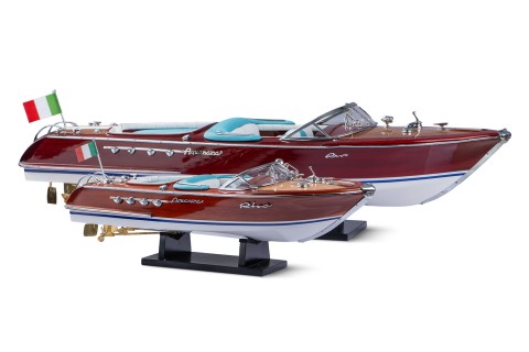 مجسم قارب ريفا أكواراما الخشبي