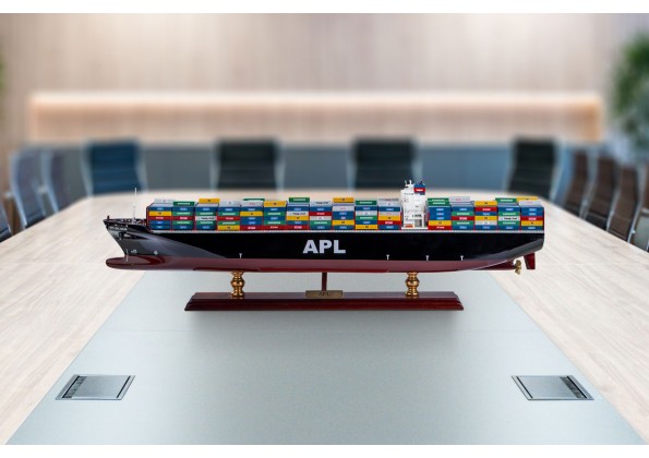   APL مجسم سفينة الشحن