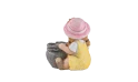 مجسم دمية فتاة مع حوض 