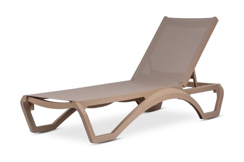 كرسي استرخاء/تشمس بلاستيكي - لون بيج داكن